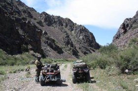 ������ - ���������. Polaris VS Can-Am. 1600 ��.